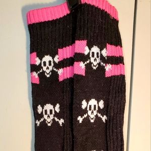 Skull & Crossbones knee high SOCKS